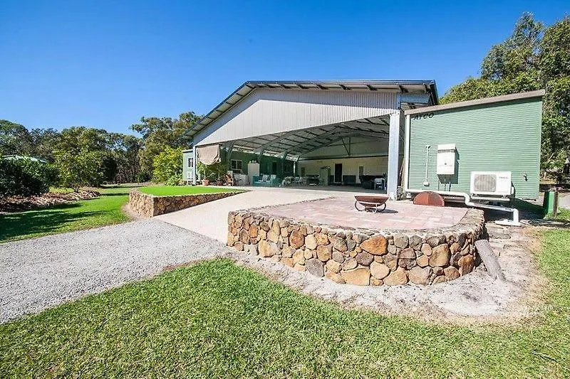 Coral Lodge On Acreage Agnes Water Holiday home
